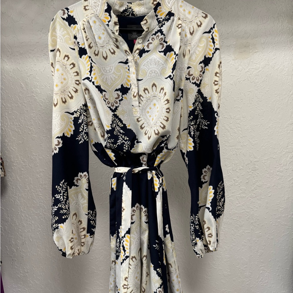 Vince Camuto Navy Garment Tag